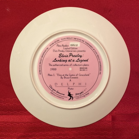 Elvis Presley: Looking at a Legend Delphi Collector Plate - 8 1/2” - Picture 2 of 7